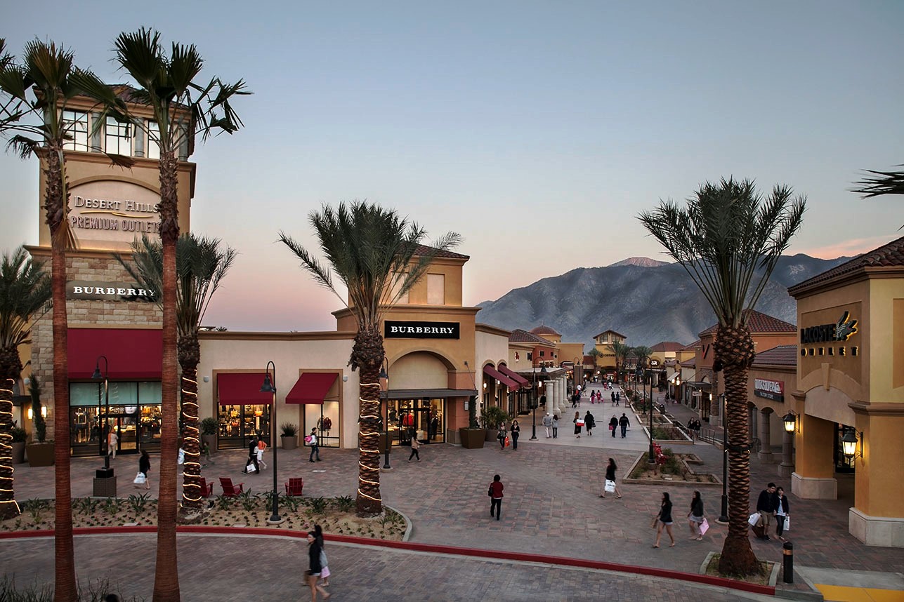 How to get to Desert Hills Premium Outlets in Cabazon by Bus?