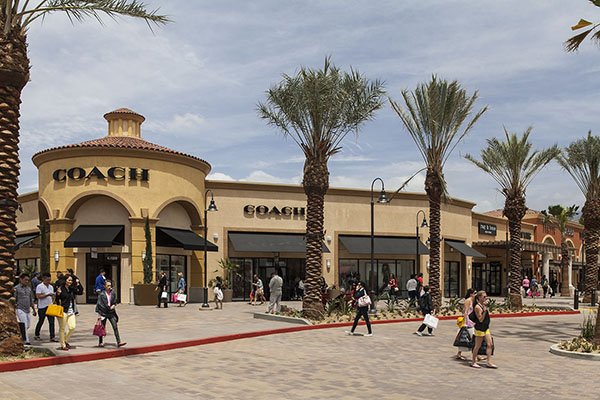 Desert Hills Premium Outlets shopping plan